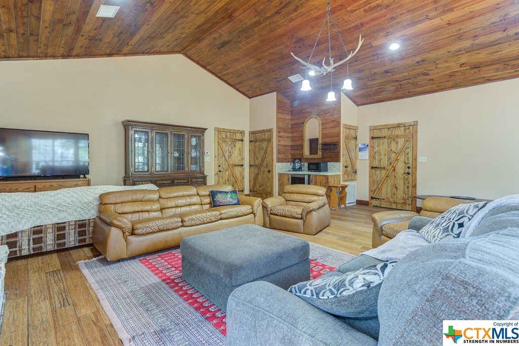 New Braunfels, Texas 78132, United States, 2 Bedrooms Bedrooms, ,3 BathroomsBathrooms,Residential,Active,73870