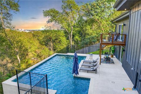 Photo of 810 N Loop Street, San Marcos, TX 78666 (MLS # 608638)