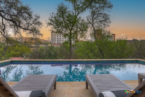 Photo of 810 N Loop Street, San Marcos, TX 78666 (MLS # 608638)