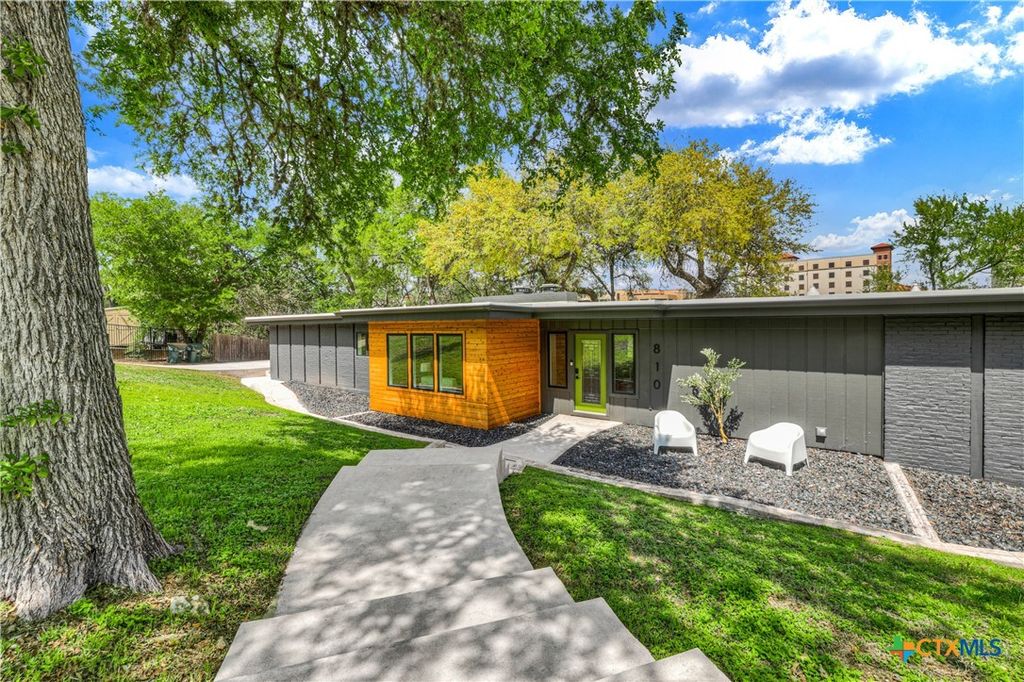 Photo of 810 N Loop Street, San Marcos, TX 78666 (MLS # 608638)