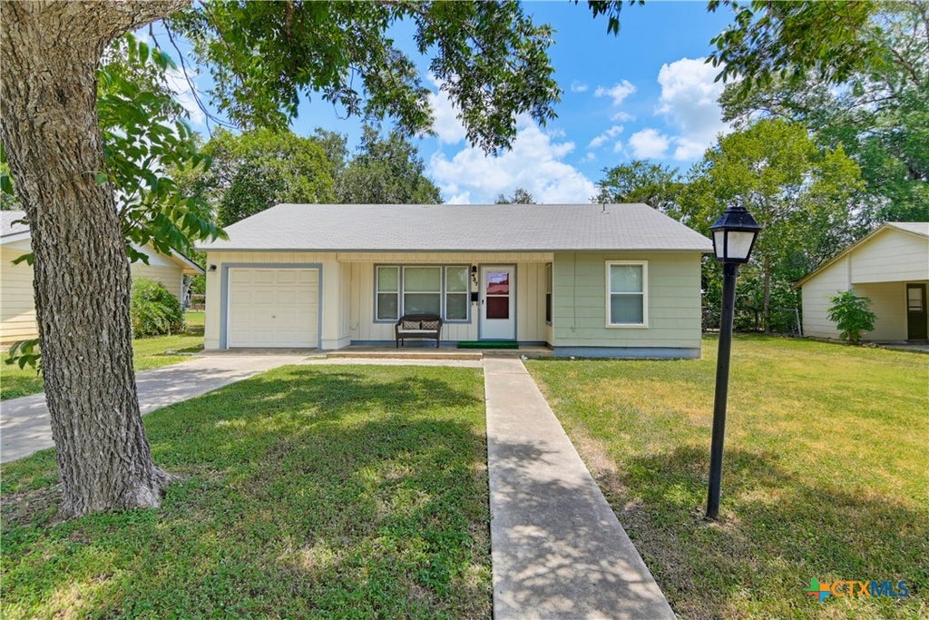 Photo of 437 Wallace Street, Seguin, TX 78155 (MLS # 622779)