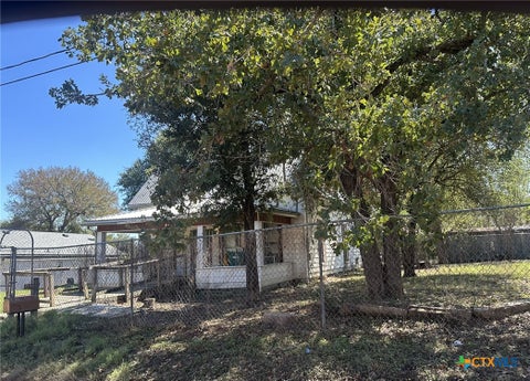Photo of 1504 Pidcoke Street, Gatesville, TX 76528 (MLS # 627373)