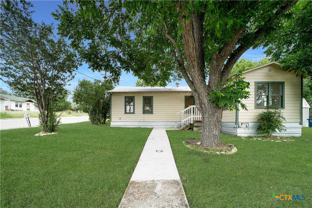 Photo 1 of 32 — 414 Orange Avenue, New Braunfels, TX 78130