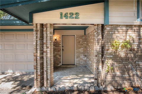 Photo of 1422 Mockingbird Lane, Seguin, TX 78155 (MLS # 627057)