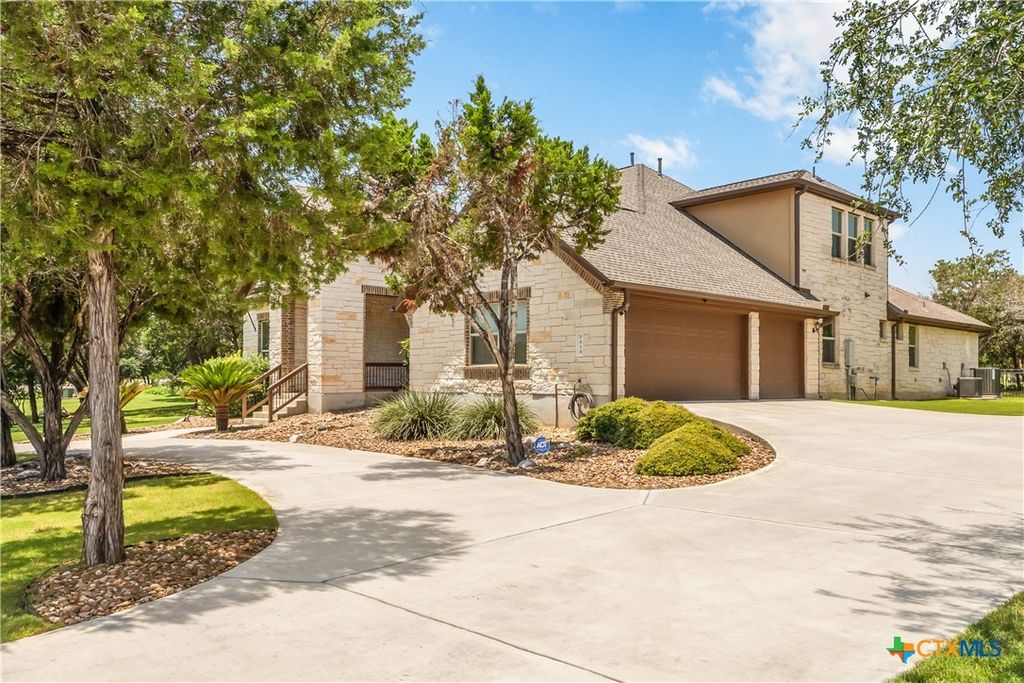 Photo of 814 Haven Point Loop, New Braunfels, TX 78132 (MLS # 617519)