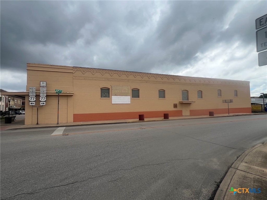 222 W Grand Avenue