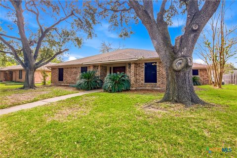 Photo of 203 Wilshire Drive, Victoria, TX 77904 (MLS # 601112)