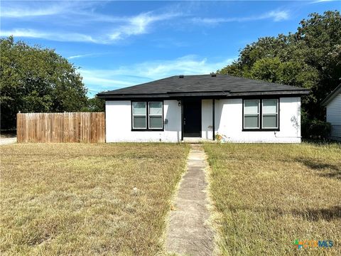 Photo of 801 E Avenue G, Killeen, TX 76541 (MLS # 595803) Photo of 801 E Avenue G, Killeen, TX 76541 (MLS # 595803)