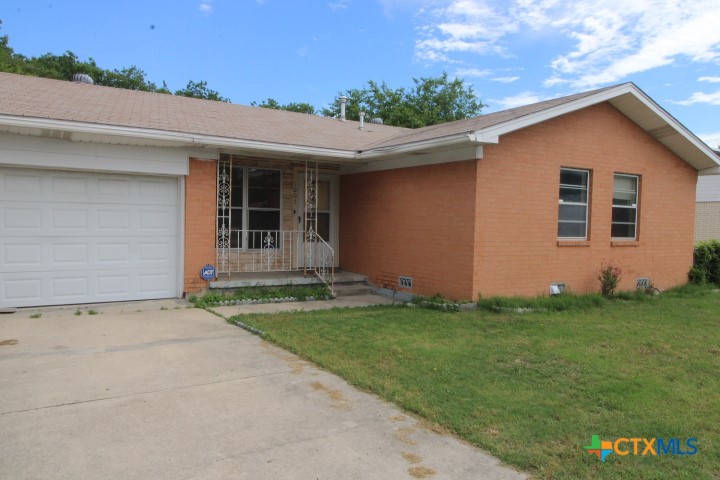1007 E Robertson Avenue