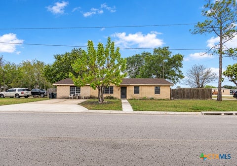 Photo of 509 S Glendale Street, Hallettsville, TX 77964 (MLS # 626198)