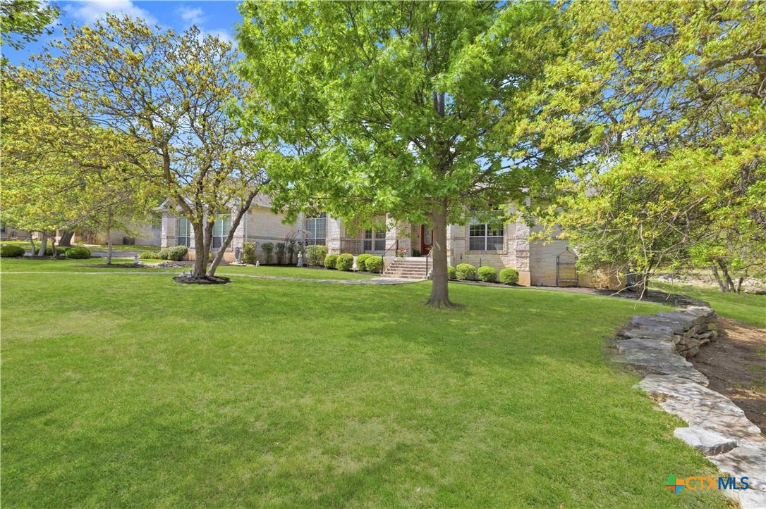 205 W Majestic Oak Lane