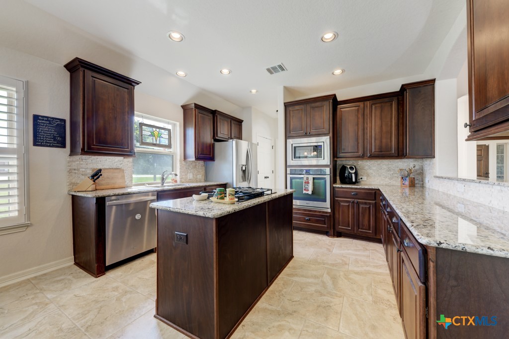 New Braunfels, Texas 78132, United States, 3 Bedrooms Bedrooms, ,2 BathroomsBathrooms,Residential,Pending,55533