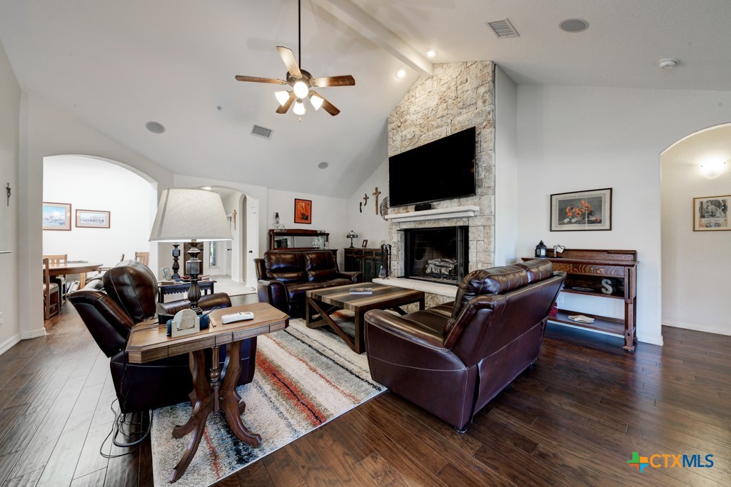 New Braunfels, Texas 78132, United States, 3 Bedrooms Bedrooms, ,2 BathroomsBathrooms,Residential,Pending,55533