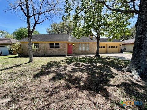Photo of 1006 Mc Lane Ln, Victoria, TX 77904 (MLS # 607499)