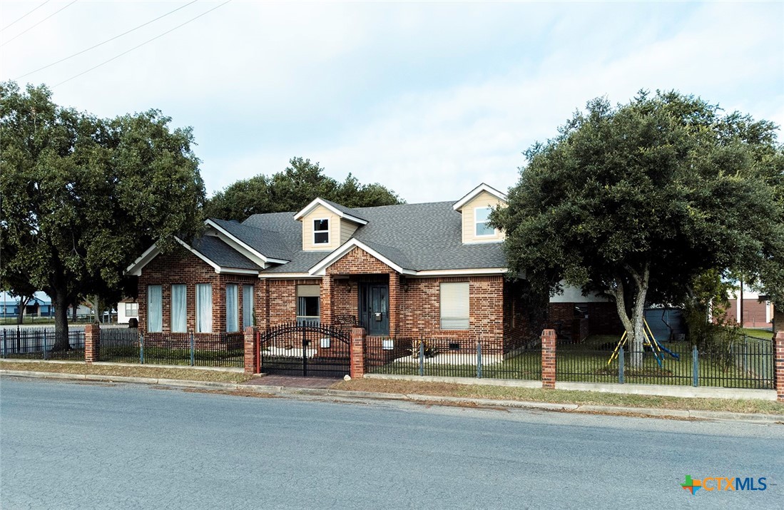 View Hallettsville, TX 77964 house