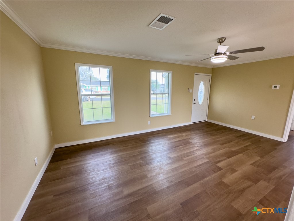 1404 E Bowie