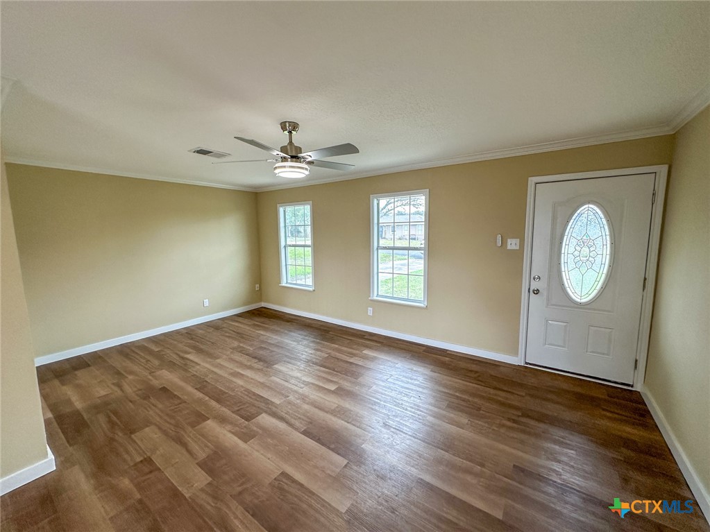 1404 E Bowie