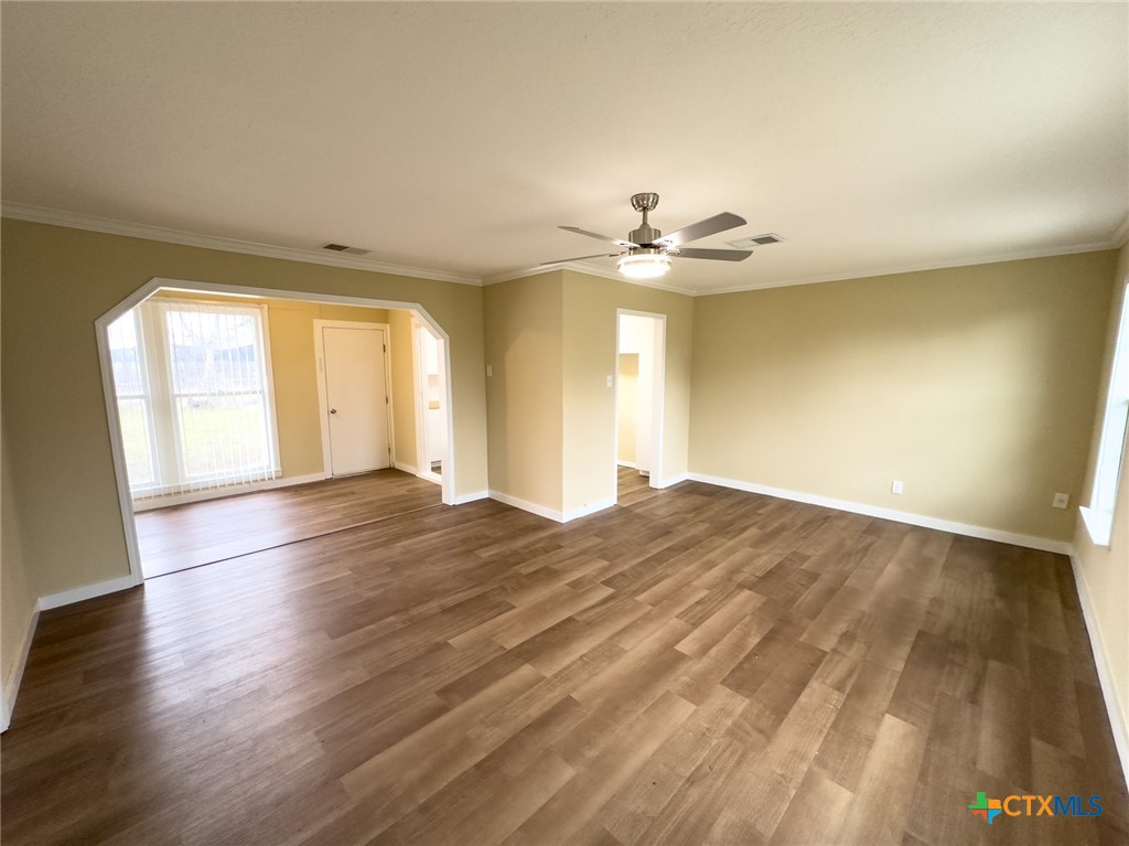 1404 E Bowie