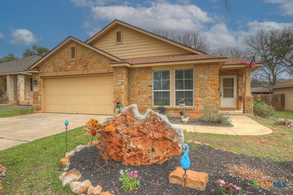 Photo of 2210 Meadow View Drive, San Marcos, TX 78666 (MLS # 603999)