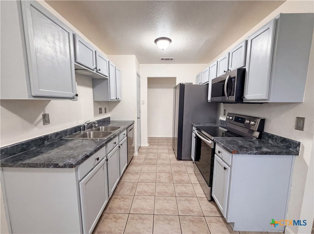 Photo of 2708 Timberline Drive, Killeen, TX 76543 (MLS # 610818)