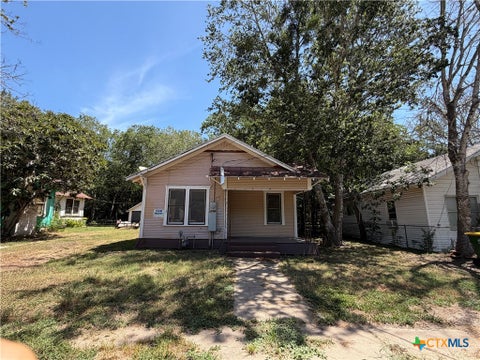 Photo of 112 Darst Street, Gonzales, TX 78629 (MLS # 623250)