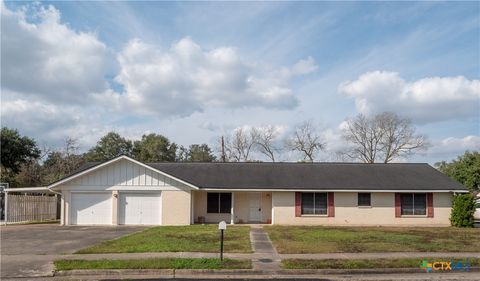 Photo of 301 Birchwood Drive, Victoria, TX 77901 (MLS # 601306)
