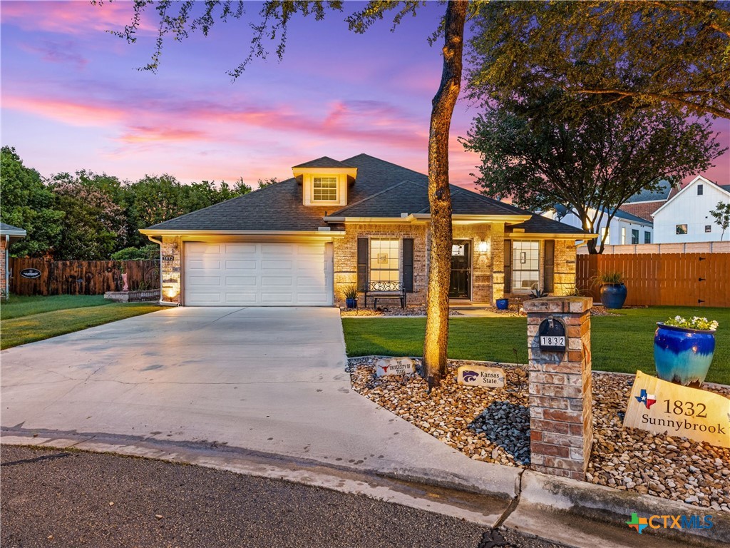 1832 Sunnybrook Drive