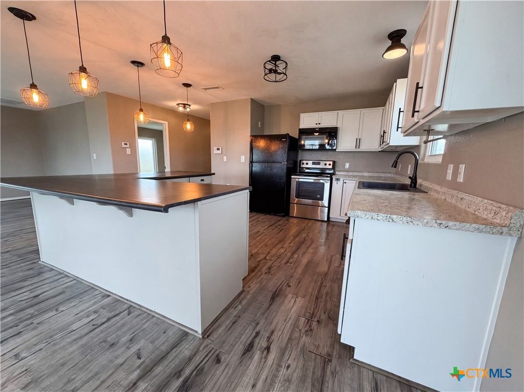 Photo of 552 S Marshall Johnson Avenue, Port Lavaca, TX 77978 (MLS # 615163)