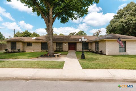Photo of 1801 N Main Street, Victoria, TX 77901 (MLS # 621582)
