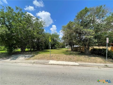 1006 N Guadalupe Street Seguin TX 78155