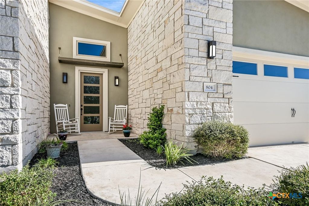 Photo of 804 Dancing Oak Lane, San Marcos, TX 78666 (MLS # 597473)