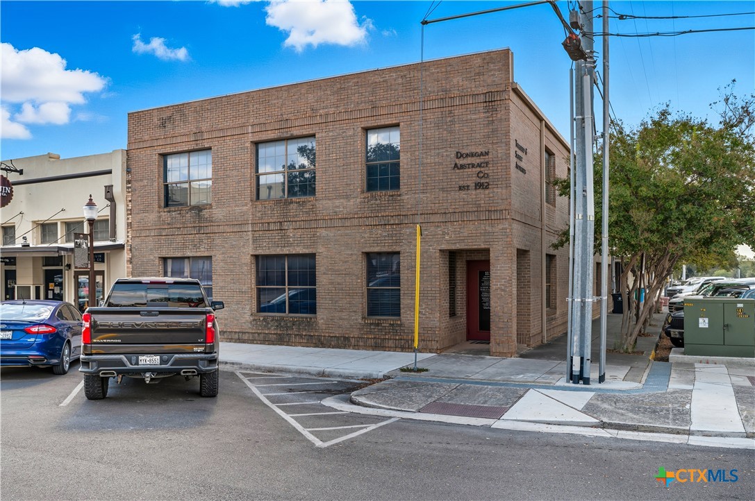 113 W Gonzales Street