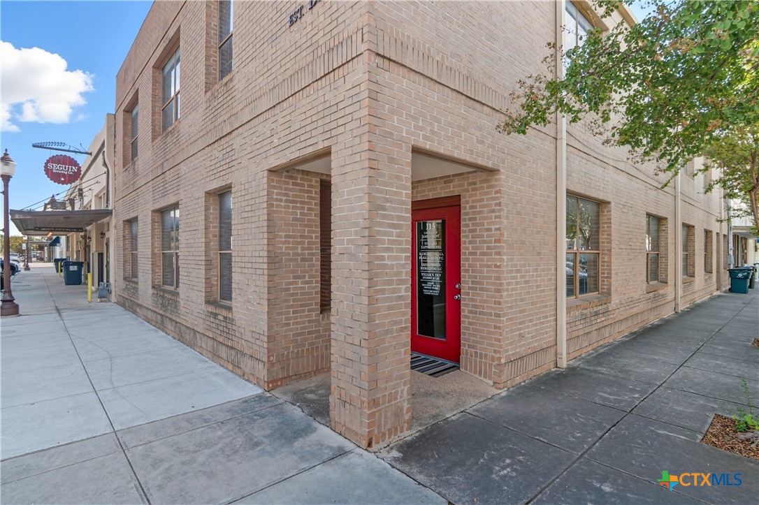 113 W Gonzales Street