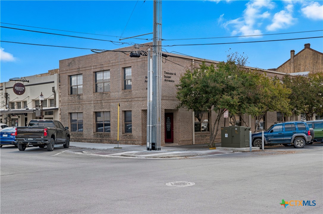 113 W Gonzales Street