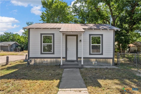 Photo of 1803 N Fannin Avenue, Cameron, TX 76520 (MLS # 622975)