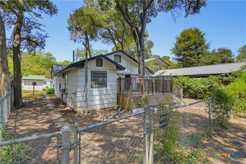 Photo of 924 Lake Drive, Seguin, TX 78155 (MLS # 624391)