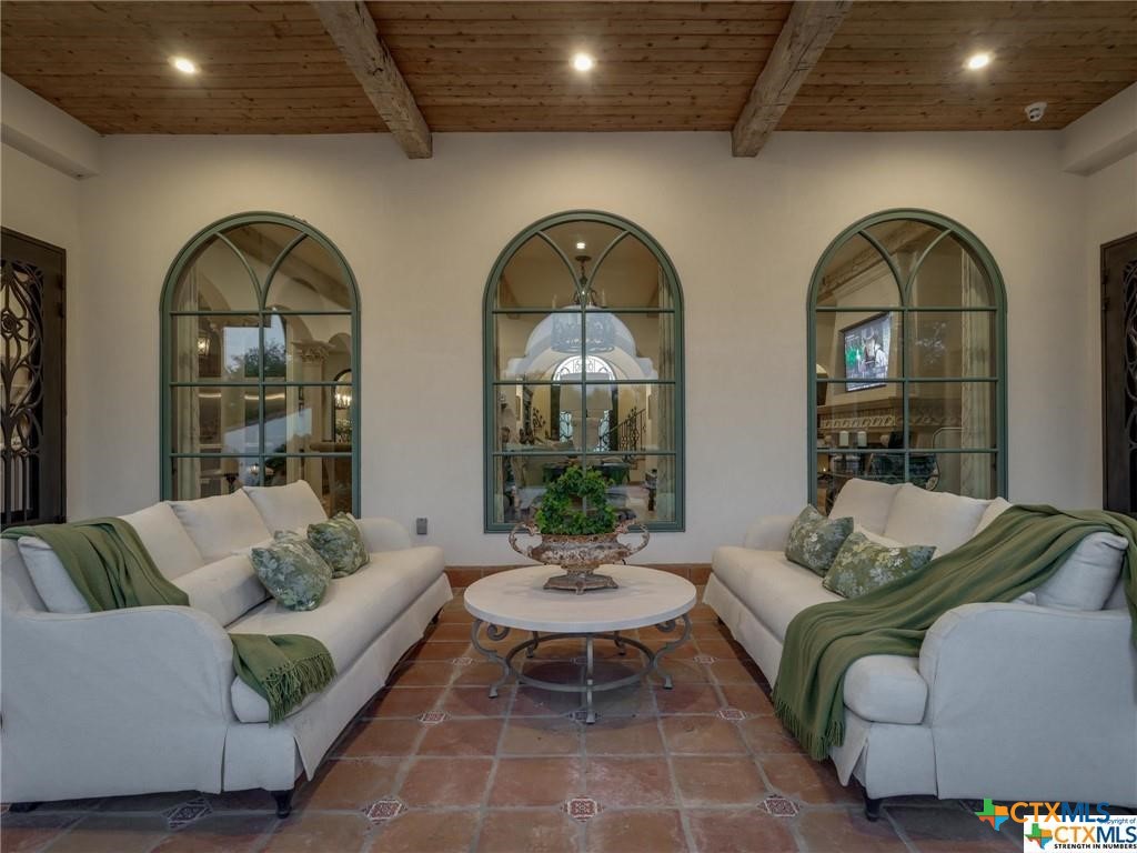 Victoria, Texas, 77904, United States, 5 Bedrooms Bedrooms, ,8 BathroomsBathrooms,Residential,Active,1912815