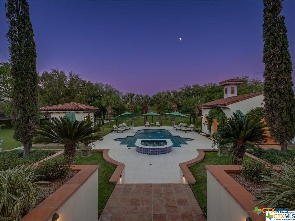Victoria, Texas, 77904, United States, 5 Bedrooms Bedrooms, ,8 BathroomsBathrooms,Residential,Active,1912815