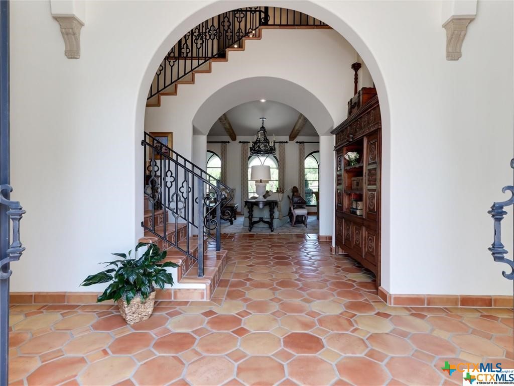 208 Creekridge Dr.