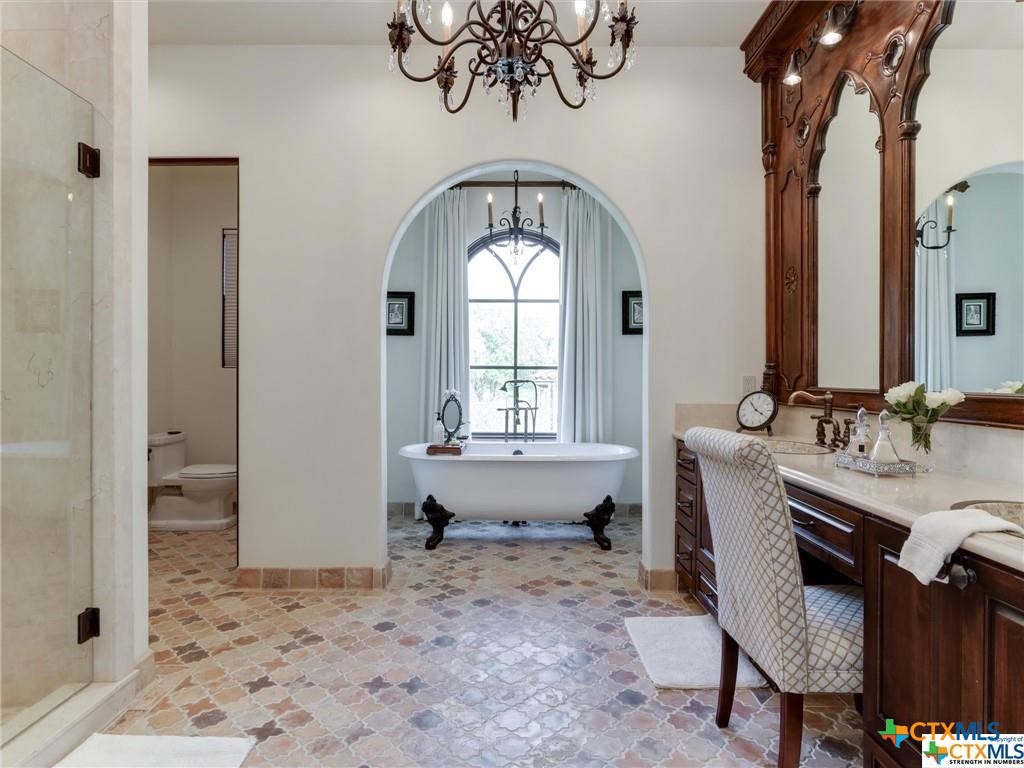 Victoria, Texas, 77904, United States, 5 Bedrooms Bedrooms, ,8 BathroomsBathrooms,Residential,Active,1912815