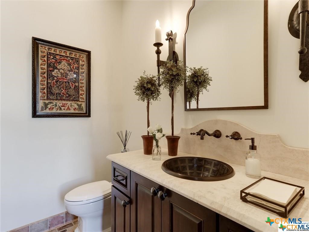 Victoria, Texas, 77904, United States, 5 Bedrooms Bedrooms, ,8 BathroomsBathrooms,Residential,Active,1912815