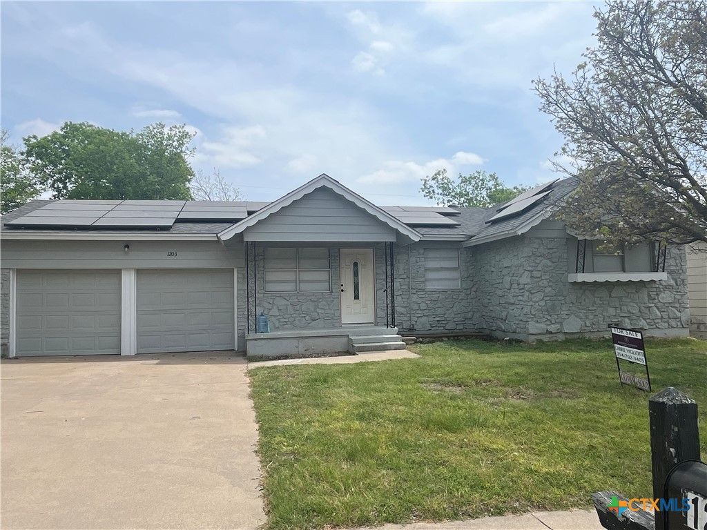 Photo of 1203 17th Street, Copperas Cove, TX 76522 (MLS # 604104)