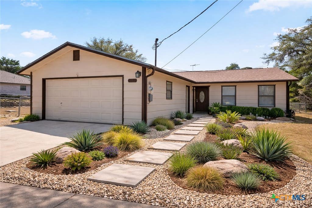 Photo of 1369 Lakeview Drive, Canyon Lake, TX 78133 (MLS # 595415)