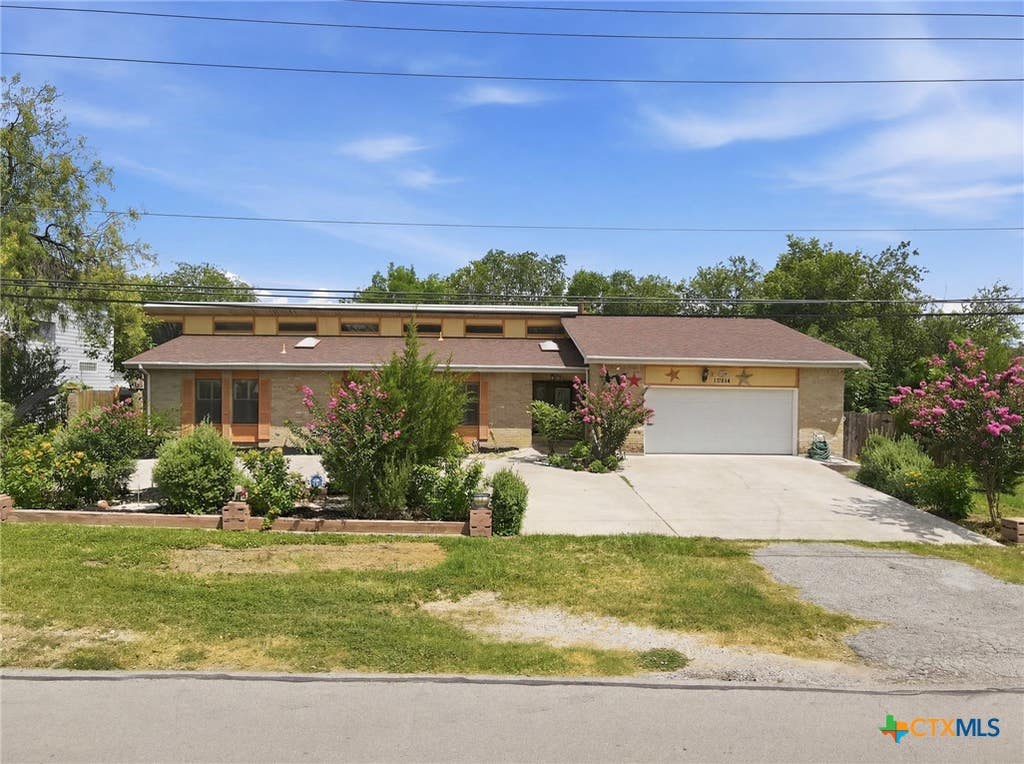 Photo of 10914 Link Drive, San Antonio, TX 78213 (MLS # 619474)