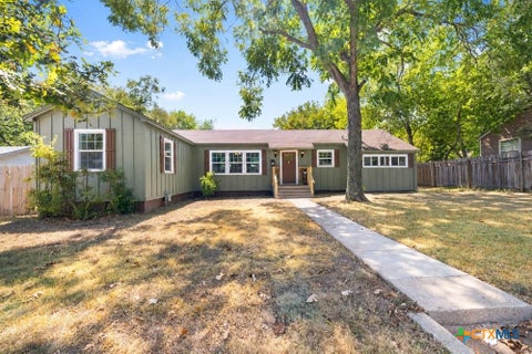 Photo of 731 E 13th Avenue, Belton, TX 76513 (MLS # 626126)