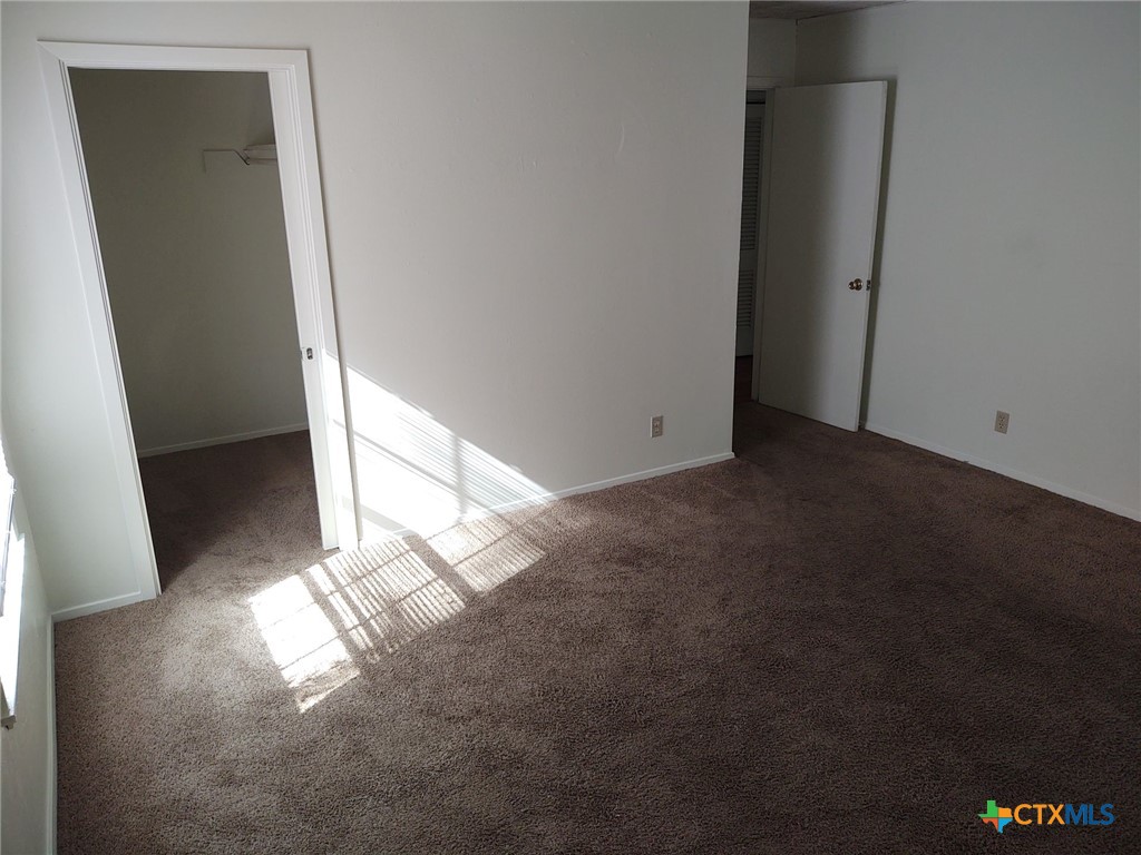 2112 N Interstate 35