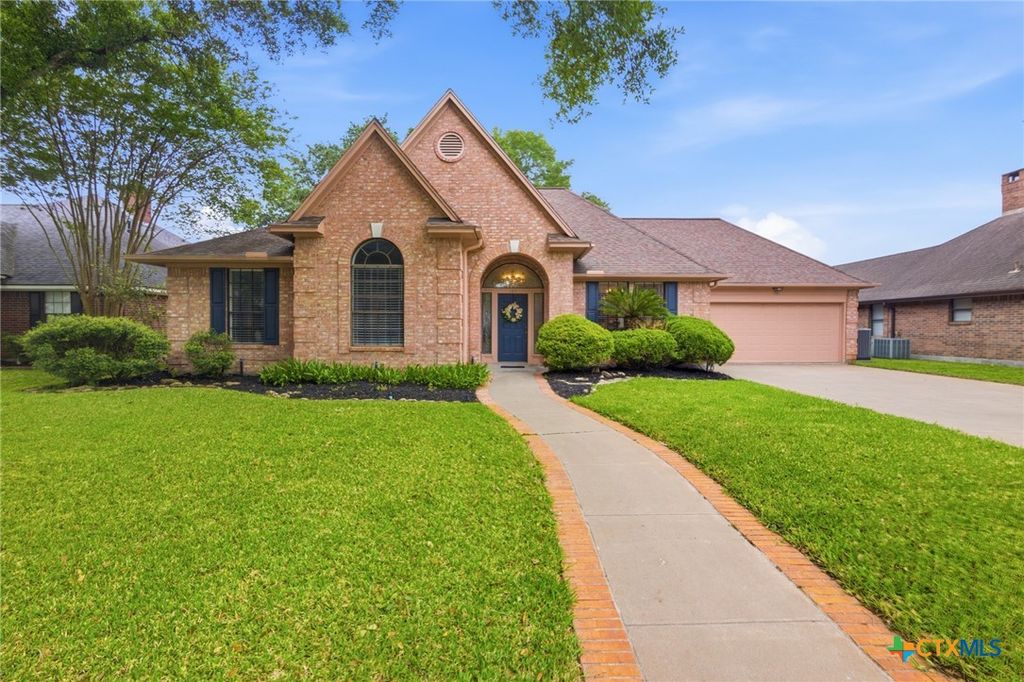 Photo of 107 Lance Lane, Victoria, TX 77904 (MLS # 610611)