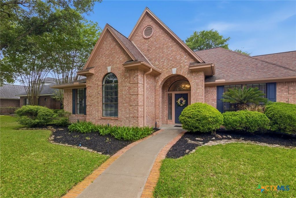 Photo of 107 Lance Lane, Victoria, TX 77904 (MLS # 610611)