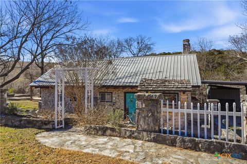 Photo of 336 Whippoorwill Drive, Canyon Lake, TX 78133 (MLS # 603848)