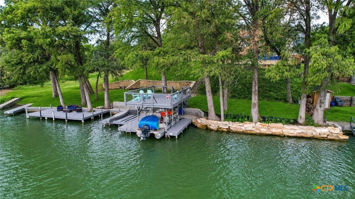 450 Three Oaks Road
